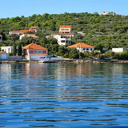 Apartman Iva *